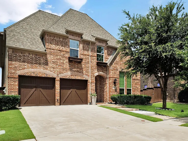 1301 Skyflower Ln — Photo 1