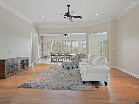 4th image of 18030 Cascades Ave