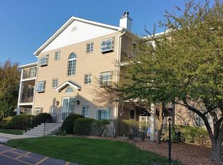 451 Valley Dr APT 304, Naperville, IL 60563