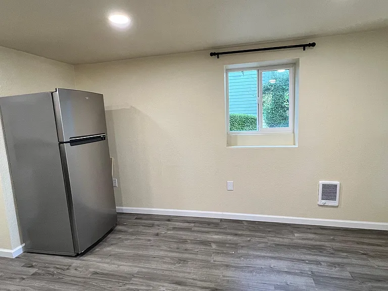 442 E H St #442 — Photo 7