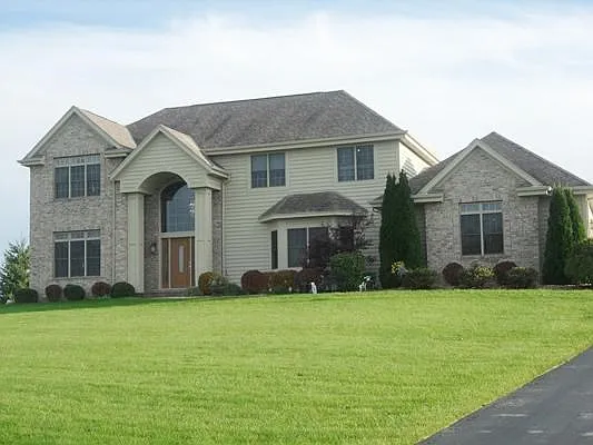 S91W31615 Marys Ct photo 1
