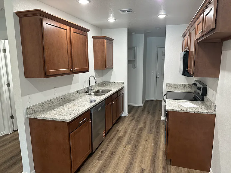 607 E Wolf St — Photo 14