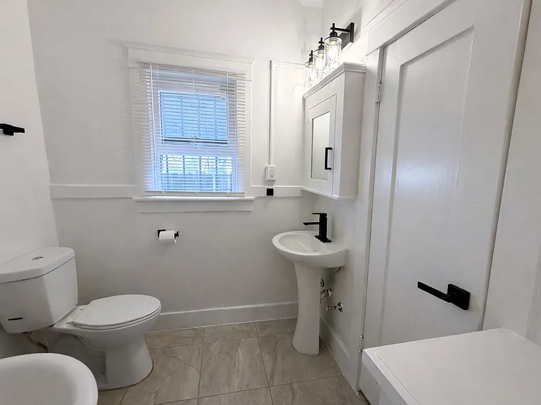 623 E Broadway #5 — Photo 29