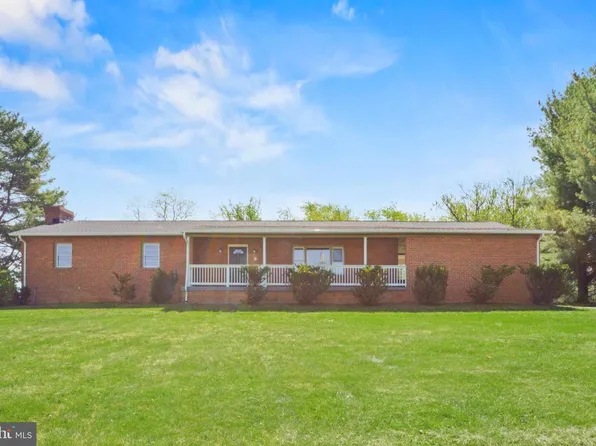 40 Troxell Ln, Staunton, VA 24401