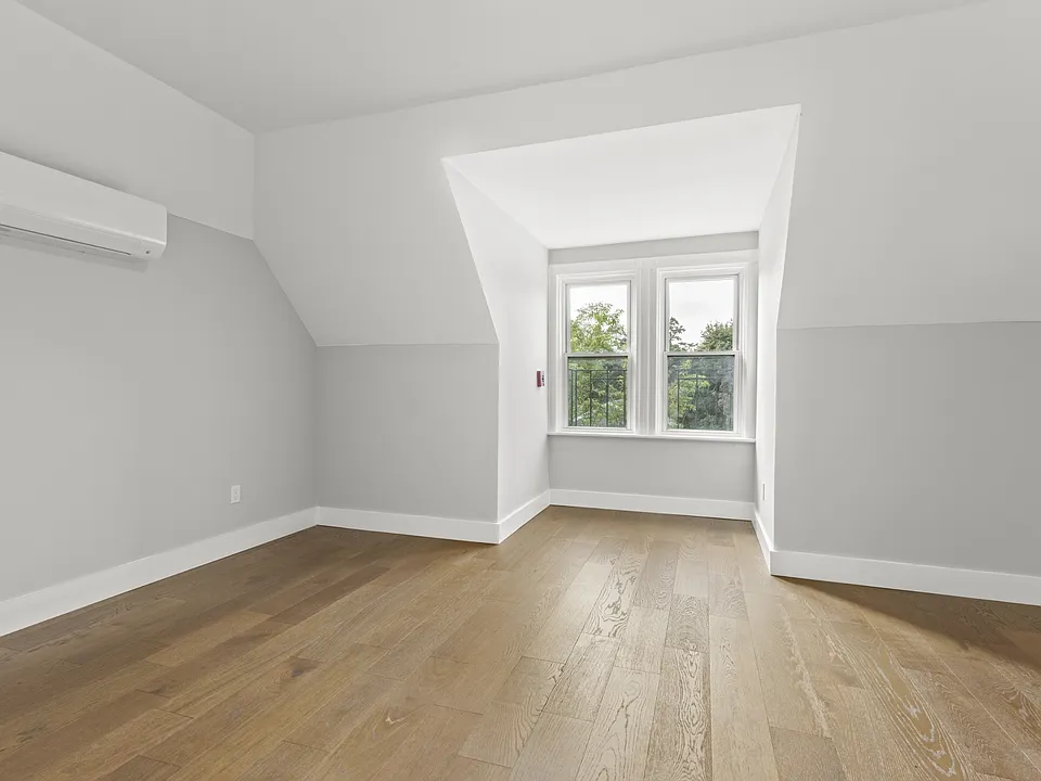 95 Roanoke St #4