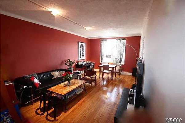 Sold by Remax City Square | media 16