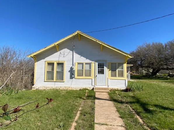 222 Mountain St, Burkett, TX 76828