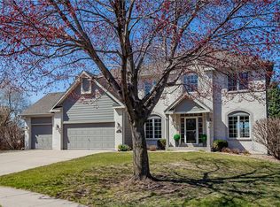 12381 Walnut Ridge Ct, Clive, IA 50325