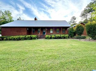 541 Emerald Valley Ln, Sylacauga, AL 35151