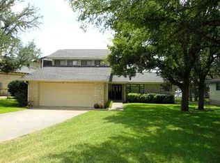 201 Lark Rd, Highland Haven, TX 78654