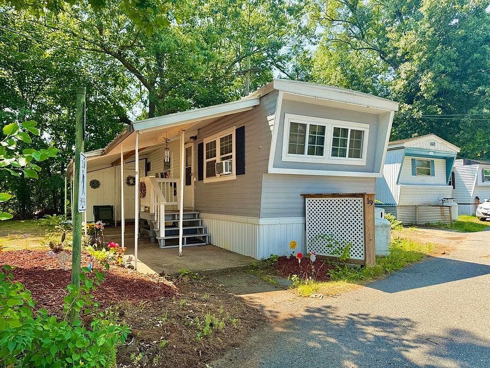 1st image of 404 Southwick Rd #19