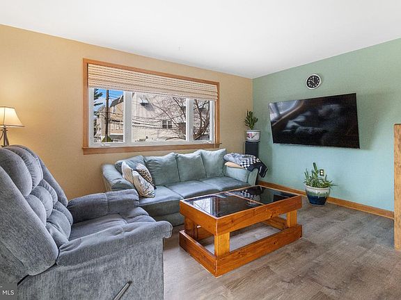 3rd image of 1842 Tomlinson Rd