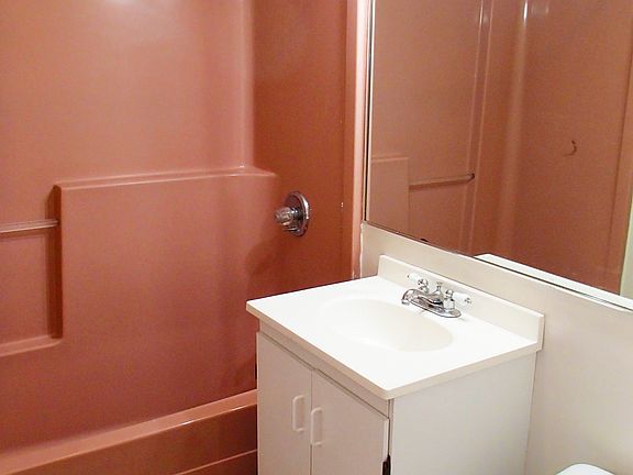 4th image of 39 Longview Ave APT 103