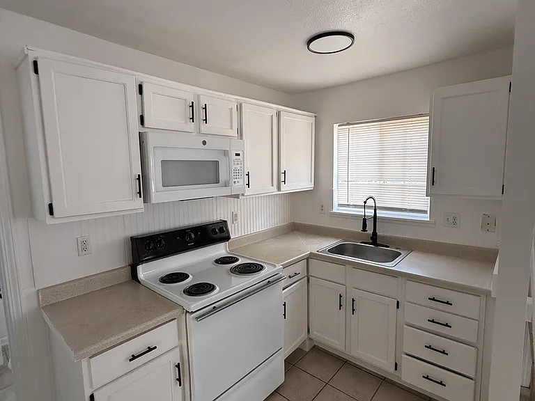 2692 Ithaca St — Photo 1