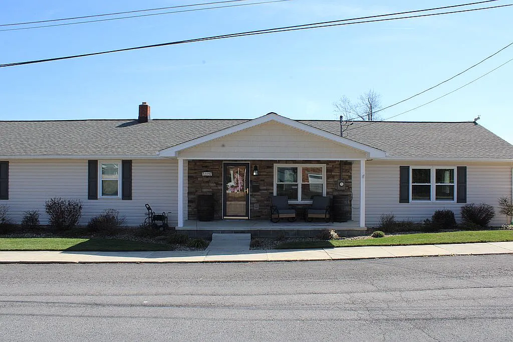209 Highland Ave photo 1