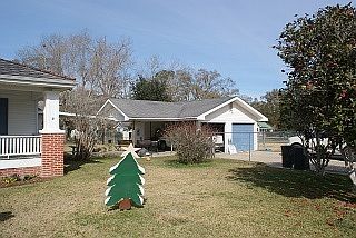 3rd image of 304 E Broussard St