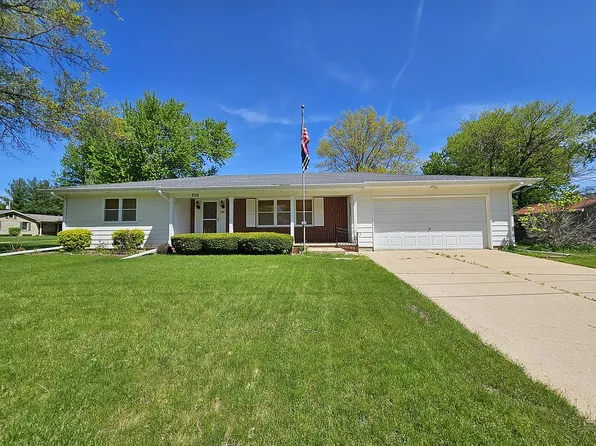 205 Glenwood Rd, Charles City, IA 50616