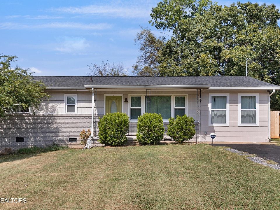 1st image of 2221 W Gilbert Ln