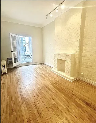 Rented by BLU Real Estate | media 7