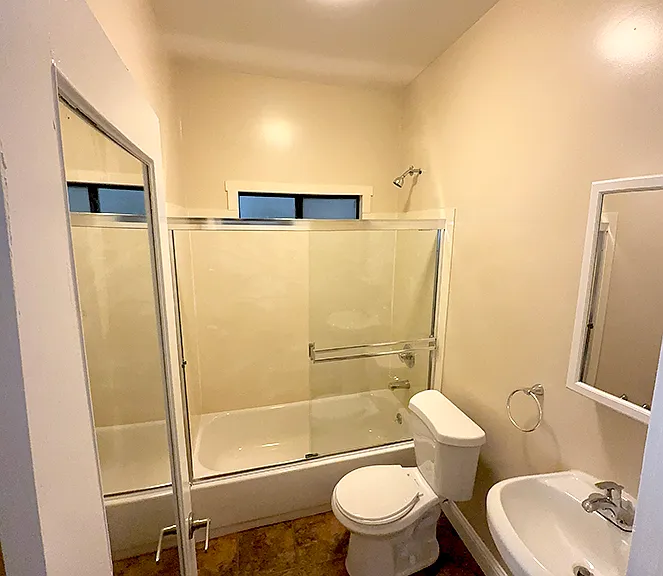 California Apartments — Photo 6