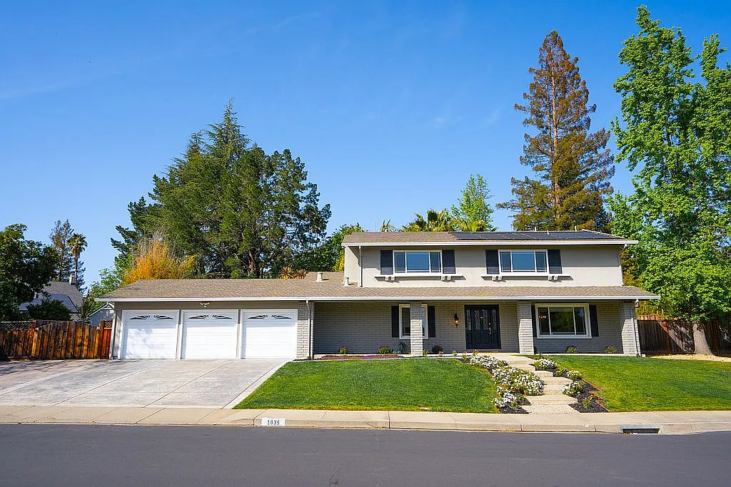 1035 Alicante Dr photo 1
