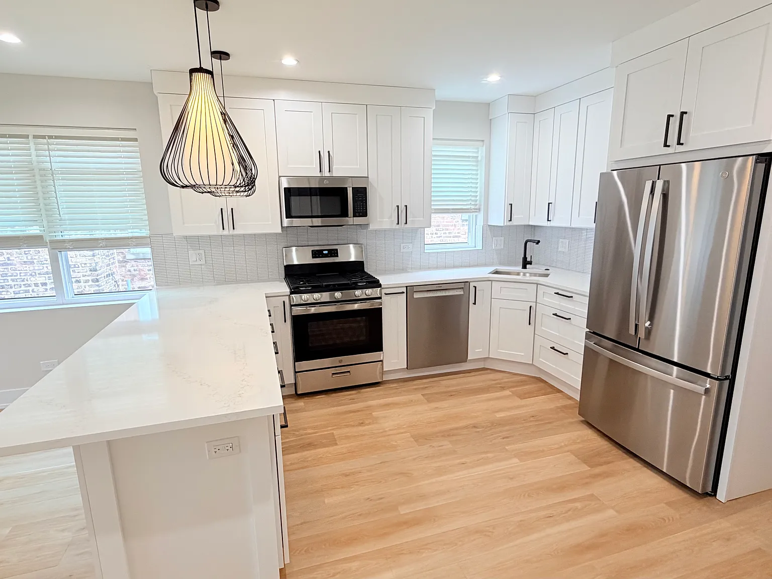 3 bed, 1100 sqft, $2,600 — Photo 3