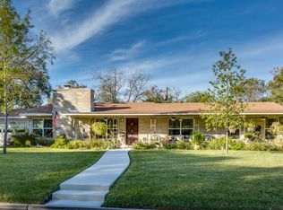 825 Morningside Dr, Terrell Hills, TX 78209