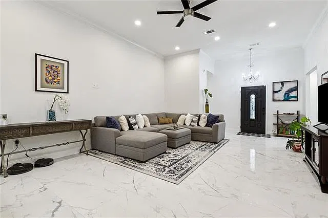 3 bed, 2.0 bath, 1702 sqft, $2,400 — Photo 3
