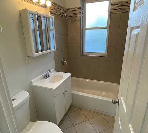 5th image of 9208 S Saginaw Ave #1