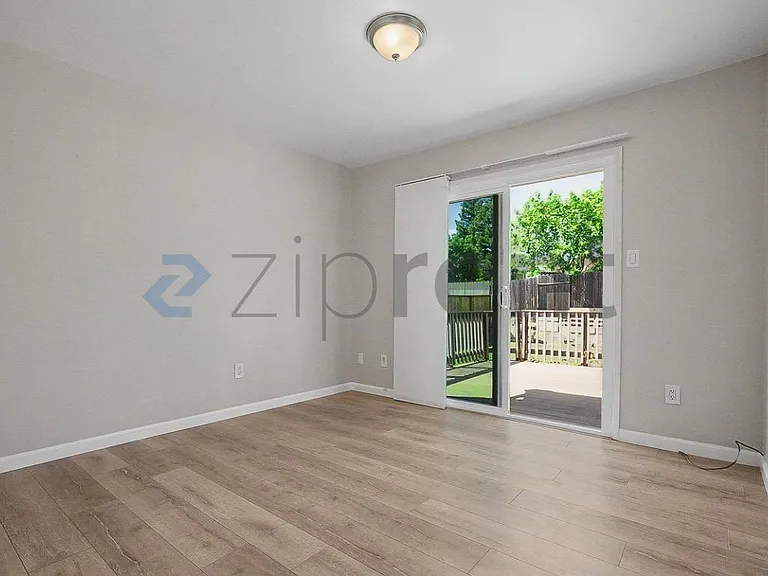 2307 N Cirby Way — Photo 34
