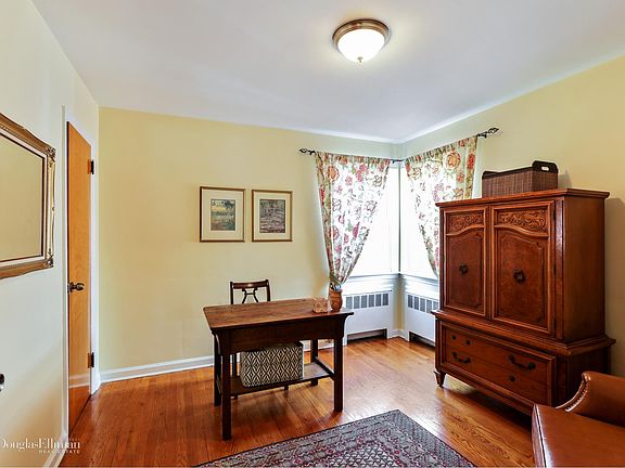 5th image of 1401 S Park Pl