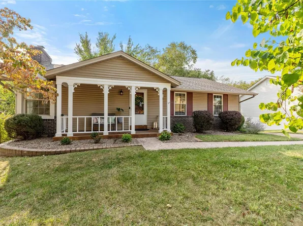2423 Country Place Dr, Maryland Heights, MO 63043