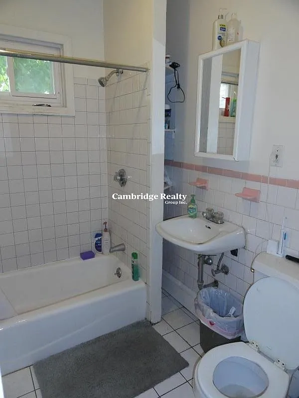 4 bed, 1.0 bath, 1200 sqft, $4,200 — Photo 3