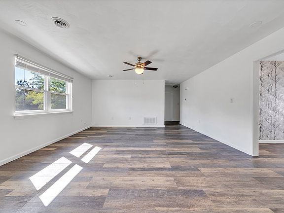 3rd image of 1802 Edmund Ave NE Unit 1802