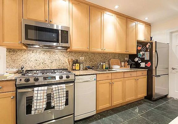 4th image of 25 Cornelia St APT D