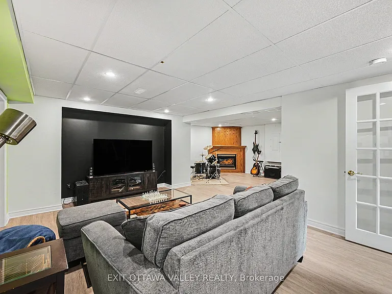 11 Maple Dr — Photo 12