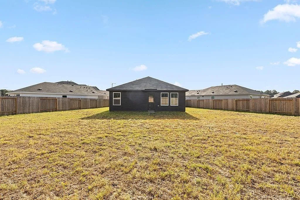 4 bed, 2.0 bath, 1602 sqft, $2,000 — Photo 3