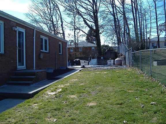 Backyard/Garden area