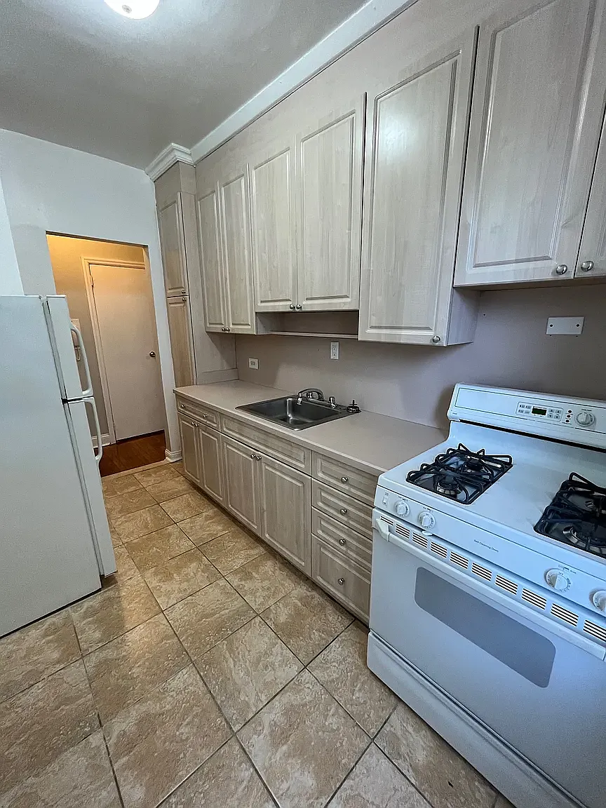 150 East 18th Street — Photo 2