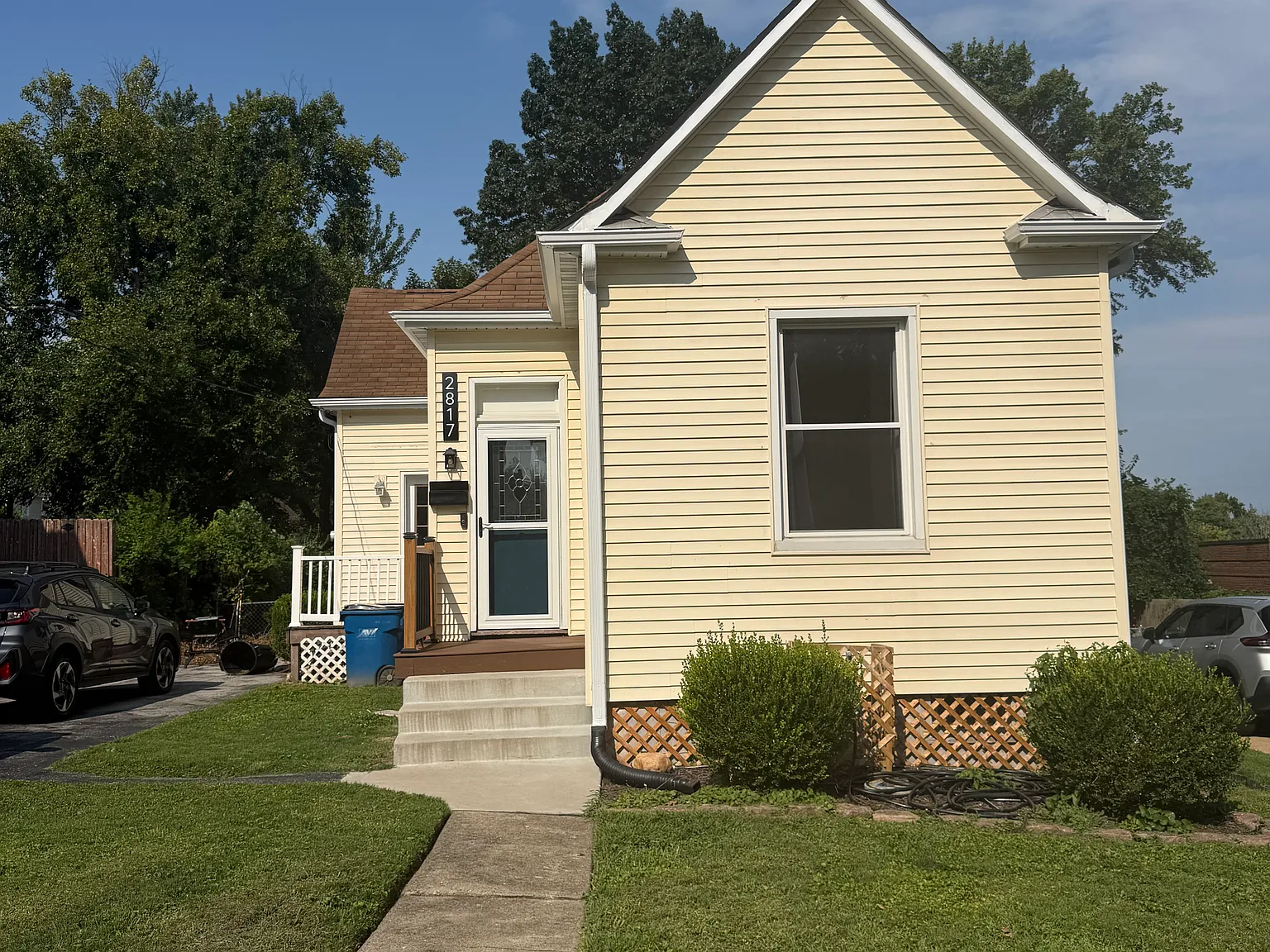 2817 Oakland Ave — Photo 1