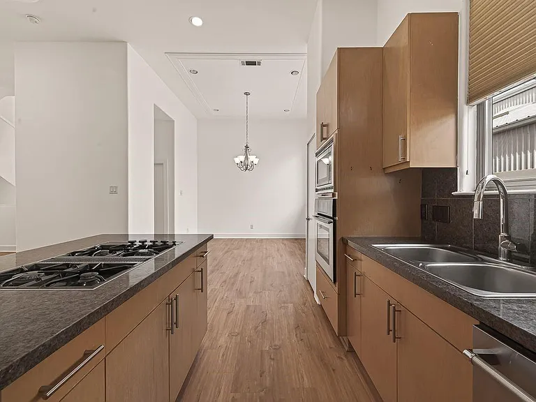 724 Ruthven St — Photo 16