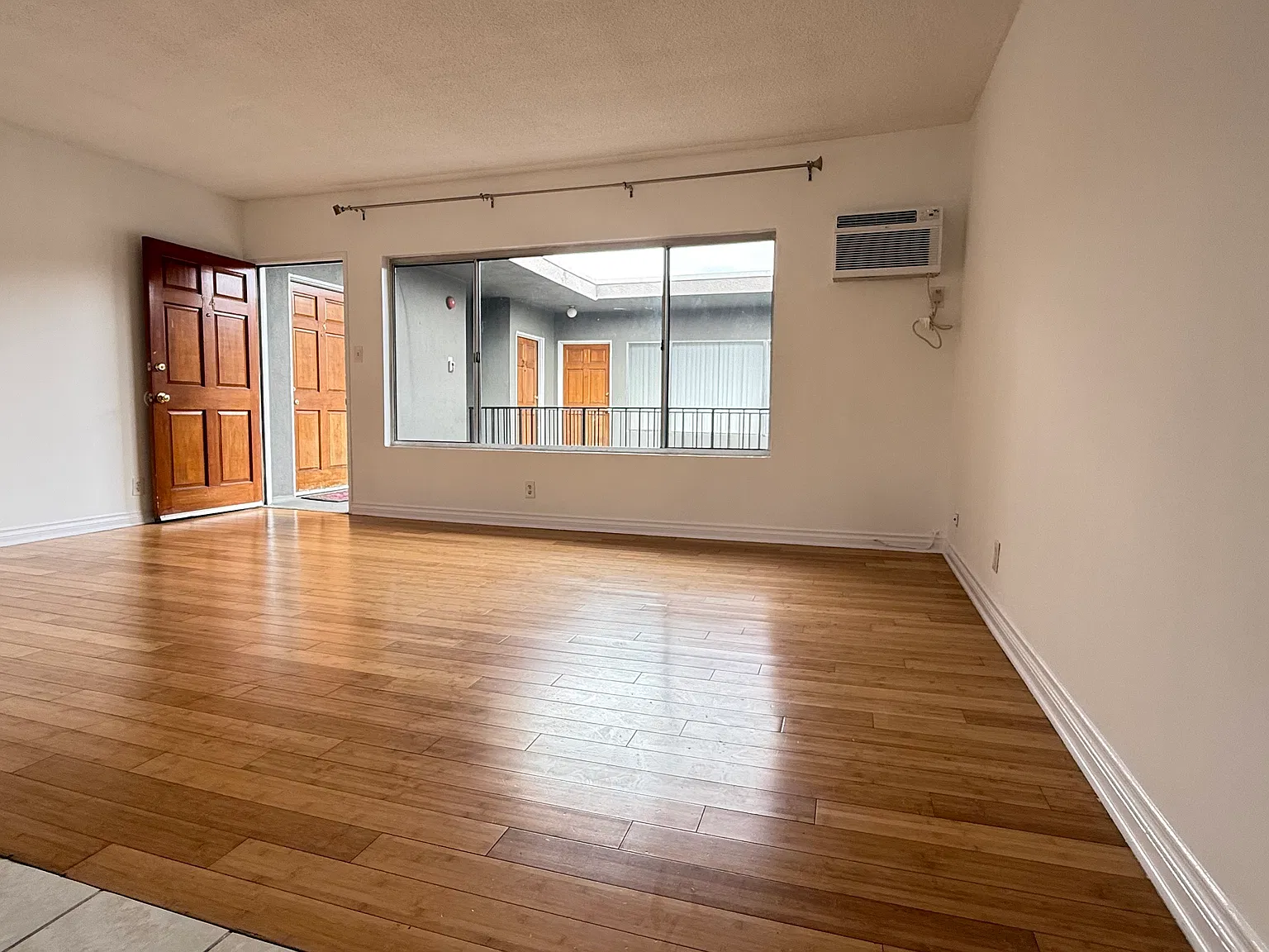 826 N Hobart Blvd — Photo 3