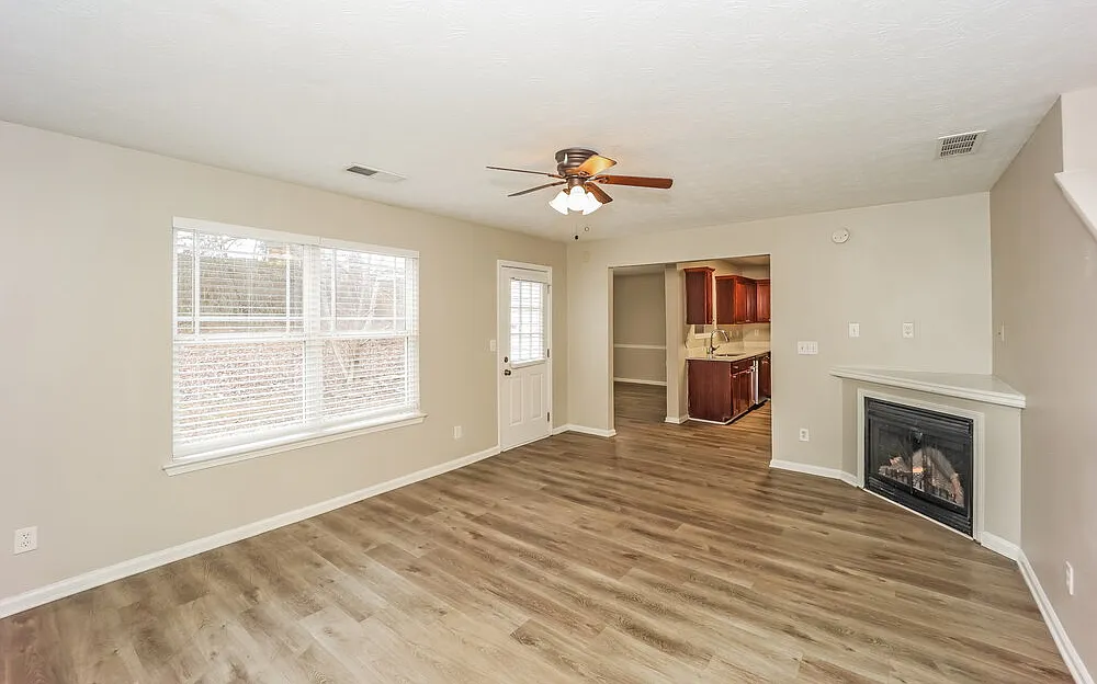4 bed, 2.5 bath, 1912 sqft, $3,570 — Photo 4