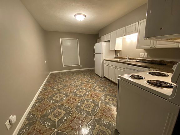 3rd image of 2750 Apple St
