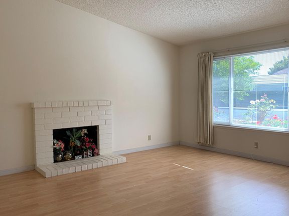 2nd image of 32943 Brockway St