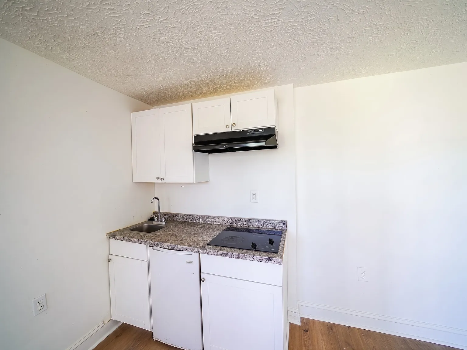 Studio, 450 sqft, $1,100 — Photo 3