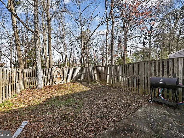 2523 Robinson Pl — Photo 27
