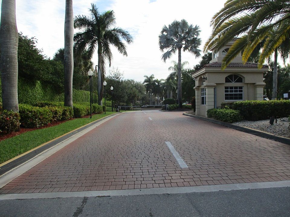 1st image of 3983 Westchester Way