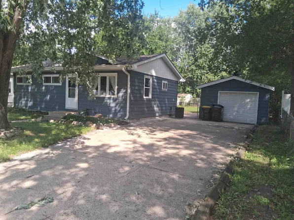 7703 Scott Ln, Machesney Park, IL 61115