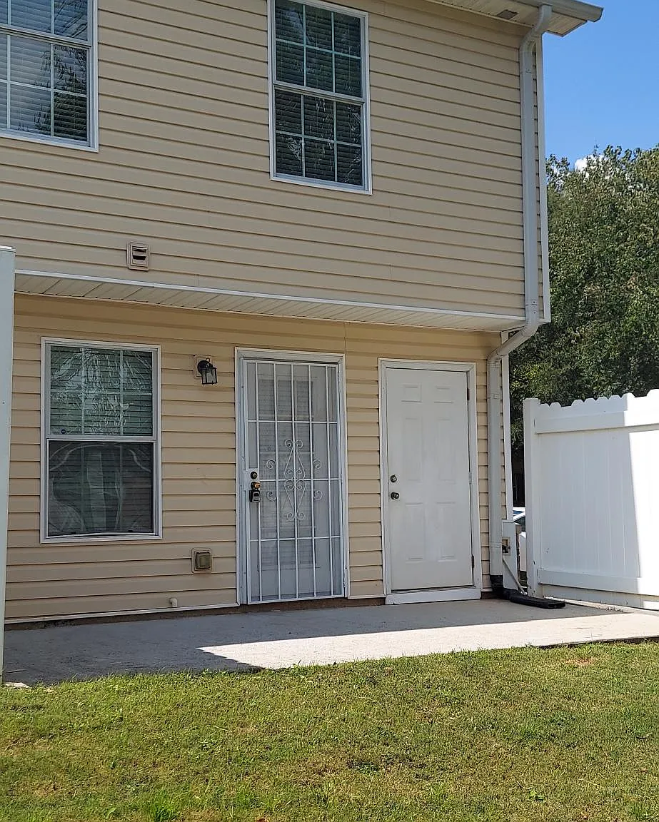2 bed, 2.5 bath, 1560 sqft, $1,500 — Photo 2